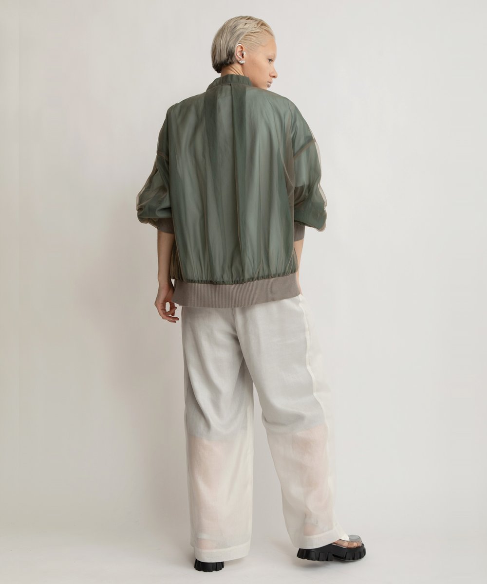 AULAofficial's tweet photo. シアーブルゾンが再入荷！通常販売開始！

裏地のない生地で風通し良く、オフィスや外出先での冷房対策や日��け対策にもおすすめです。
秋まで長く着られる落ち着いたカラーもポイント。

https://t.co/a7PLmNTKny

#AULAAILA #アウラアイラ #シアーブルゾン #冷房対策 #日焼け対策 #羽織り #夏服 https://t.co/xHp0n7G4Ct