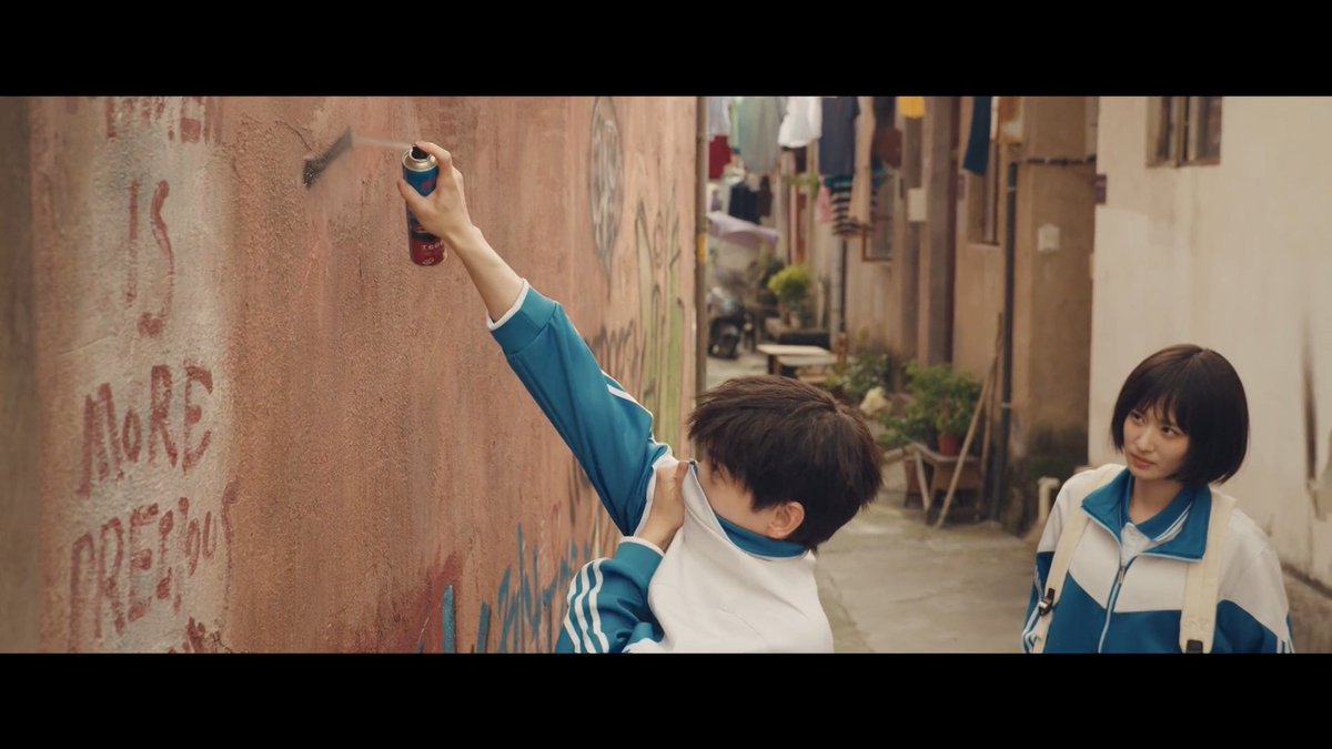 Luckyeagle_7's tweet photo. So sweet of them in Highschooler. Can't wait to see how their story unfold in past.
#FireworksOfMyHeartep1 #fireworksofmyheart #fireworksofmyheartep2 #YangYang杨洋 #WangChuran https://t.co/H7kFHhIZ5a