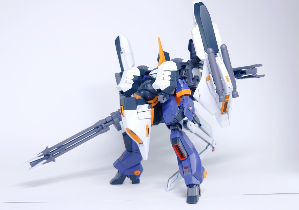 RX-124HBIIM 
ガンダムTR-6 [アクア・ハンブラビII] 
完成！！！
白のテストカラー仕様で塗装しました。
 #AOZ