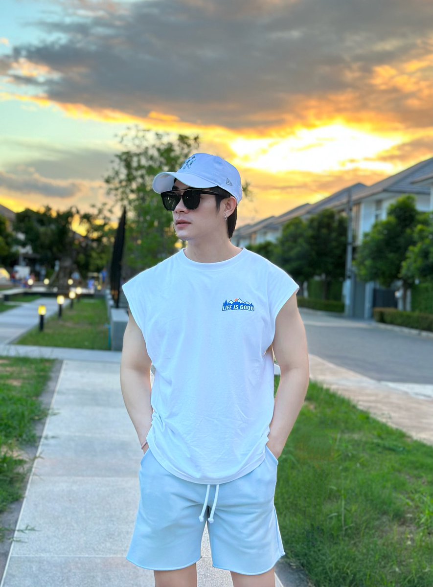 ttt_teera's tweet photo. ถ้าไม่มีผม คุณจะหัวล้าน https://t.co/6lnJn7dJrD