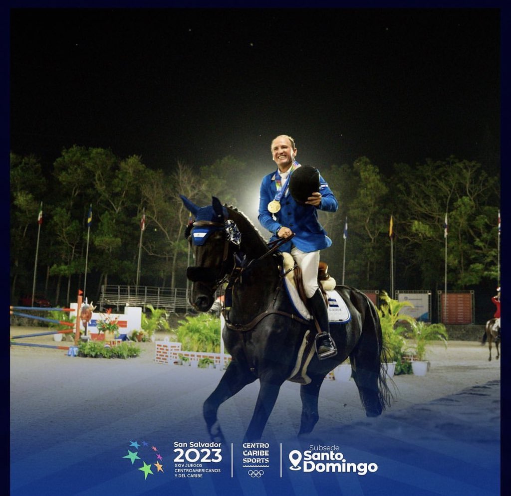 fesades_sv's tweet photo. Doble Oro para El Salvador 🇸🇻🥇🥇. Noche histórica para el Ecuestre nacional, con Juan Manuel Bolaños y Zilouet Mystic Rose logrando las medallas de Individual y Overall.

#DreamTeam. ¡Gracias a @indeselsalvador y @TeamESA_ por todo el apoyo!

#OrgulloSalvadoreño 🇸🇻🥇✨🐴 https://t.co/58JC5AdmYF