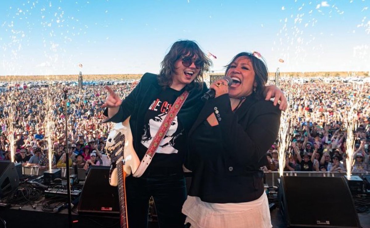 KateCeberano's tweet photo. Day 1 @bigredbash I watched from the side of stage @rosswilsonmusic @irwinthomas @TheAngelsBand @goannaband @Icehouseband just to name a few… here’s Kathleen halloran & I getting amongst it #mylifeisasymphony #outback #birdsville #bigredbash #Australia @EmpireTouring https://t.co/LyvGE7V9pp