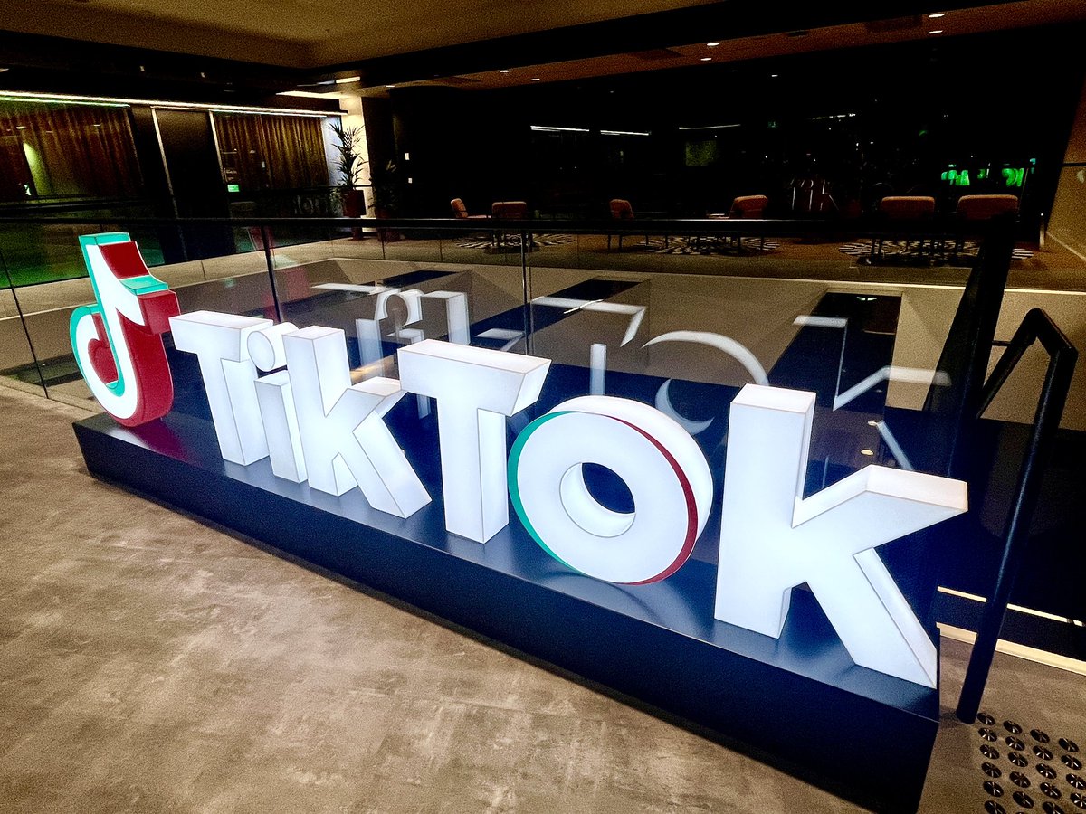 Another great event by <a href="/WomenMakingWave/">Women Making Waves</a> 🌊 last night. This time they partnered with <a href="/airbnb_au/">Airbnb Australia</a> and <a href="/tiktokaustralia/">TikTok Australia</a> to discuss how technology can help drive impact.

Awesome work <a href="/HayleyWMW/">Hayley E</a> and <a href="/Jessmaewilson/">Jessica Wilson</a> 👏👏

#TechForGood #impact