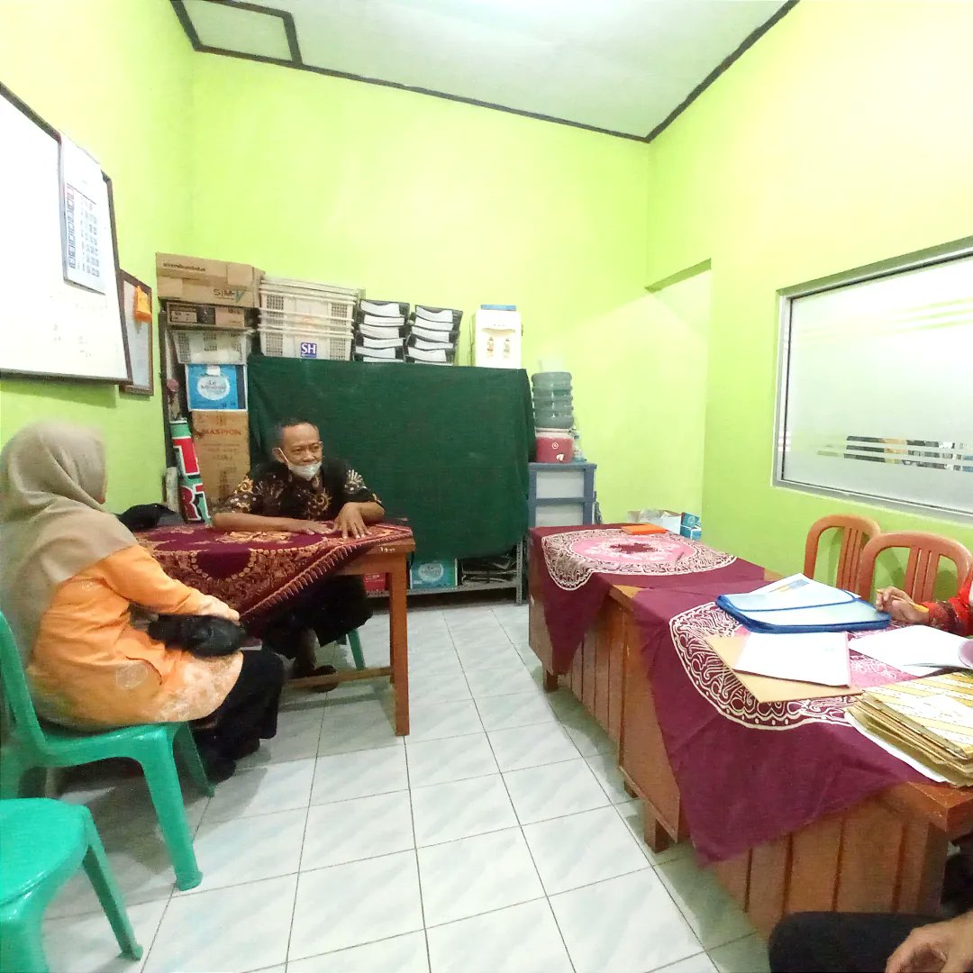 Kali ini merapat ke KOPPAS Kharisma yang berlokasi di Pasar Pegandon untuk melaksanakan kegiatan pemeriksaan kesehatan koperasi. 
@kemenkopukm 
@diskopukmjateng 
@penyuluhkoperasi 
@ppkljawatengah 
@disdagkopukmkendal
#ppklkemenkopukmri
#ppklprovjateng