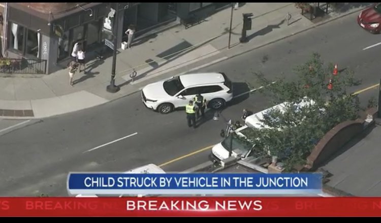Penalosa_G's tweet photo. 10 y/o girl hit by driver at Dundas &amp; High Park, Toronto. 
Vision Zero has been a disaster, no vision, no commitment, no $. #ZeroVision by Council &amp; Staff. 
Dundas along Junction is very dangerous, but City terrified of lowering speed, making it SAFE!! @FFSafeStreets https://t.co/ofDtMiJU3r