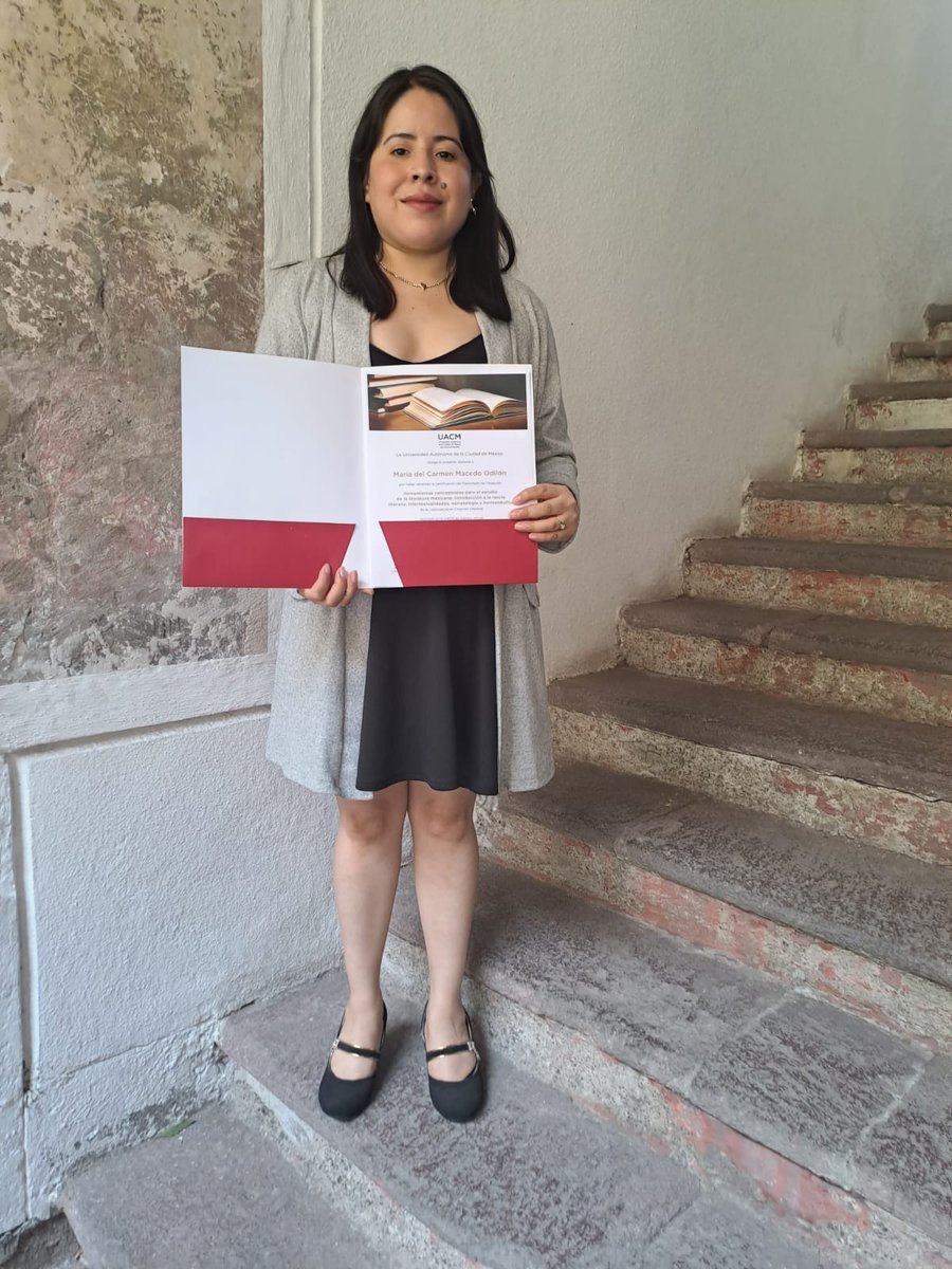 Feliz y orgullosa licenciada en Creación Literaria en la Universidad Autónoma de la Ciudad de México.
#Escritora
#Autora
#Graduación
#Licenciada
#UACM
#CreaciónLiteraria
