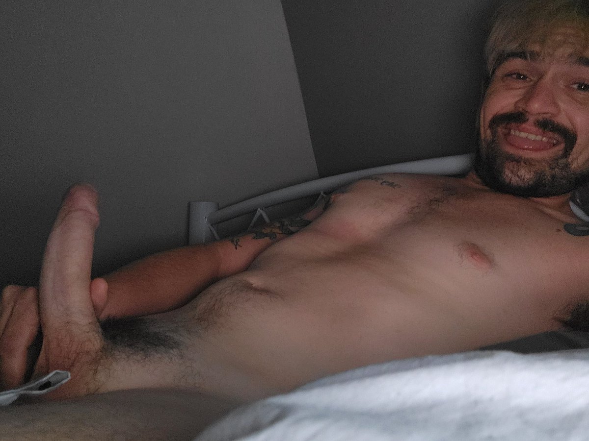 RobbiXCX's tweet photo. Was so pleased with this pic, decided I could post my first nude to Twitter:P
#nakedgaydude #gaydickpic #firstnude https://t.co/vwOiJSQWtx