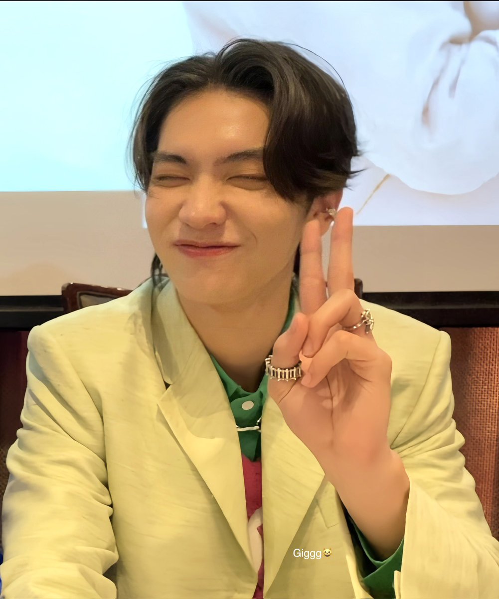 Gig_giggg's tweet photo. 11/24) มีแต่รอยยิ้มให้แฟนคลับเสมอ😊🐥
@Bossckm_ 
#The24thBossCKMDay
#Bosschaikamon #ShawtyBoss https://t.co/jSsaxdAshM