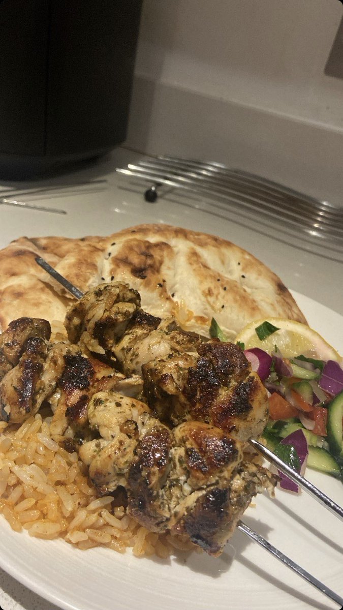 YasukeMaya's tweet photo. Chicken slouvaki I made in March https://t.co/wYzSNINl39
