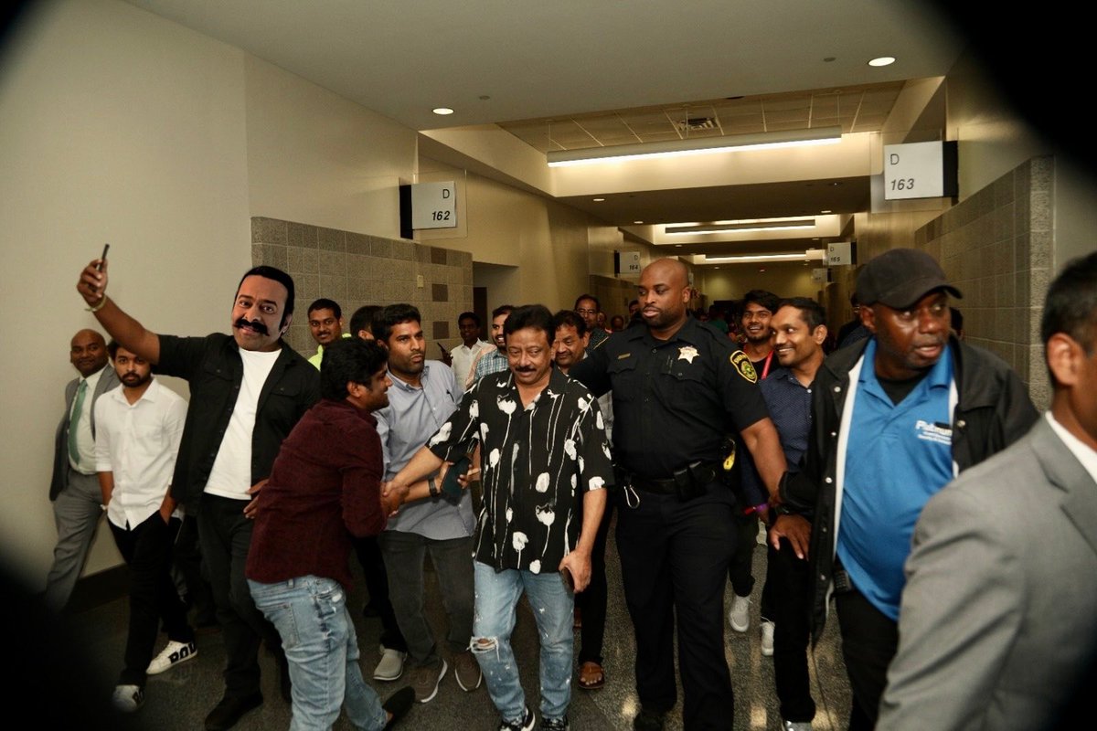 Unidentiify's tweet image. RGV comes to see #SalaarTeaser .
He said it was #Dissapointed , But
#Prabhas was busy taking selfie while back to home.