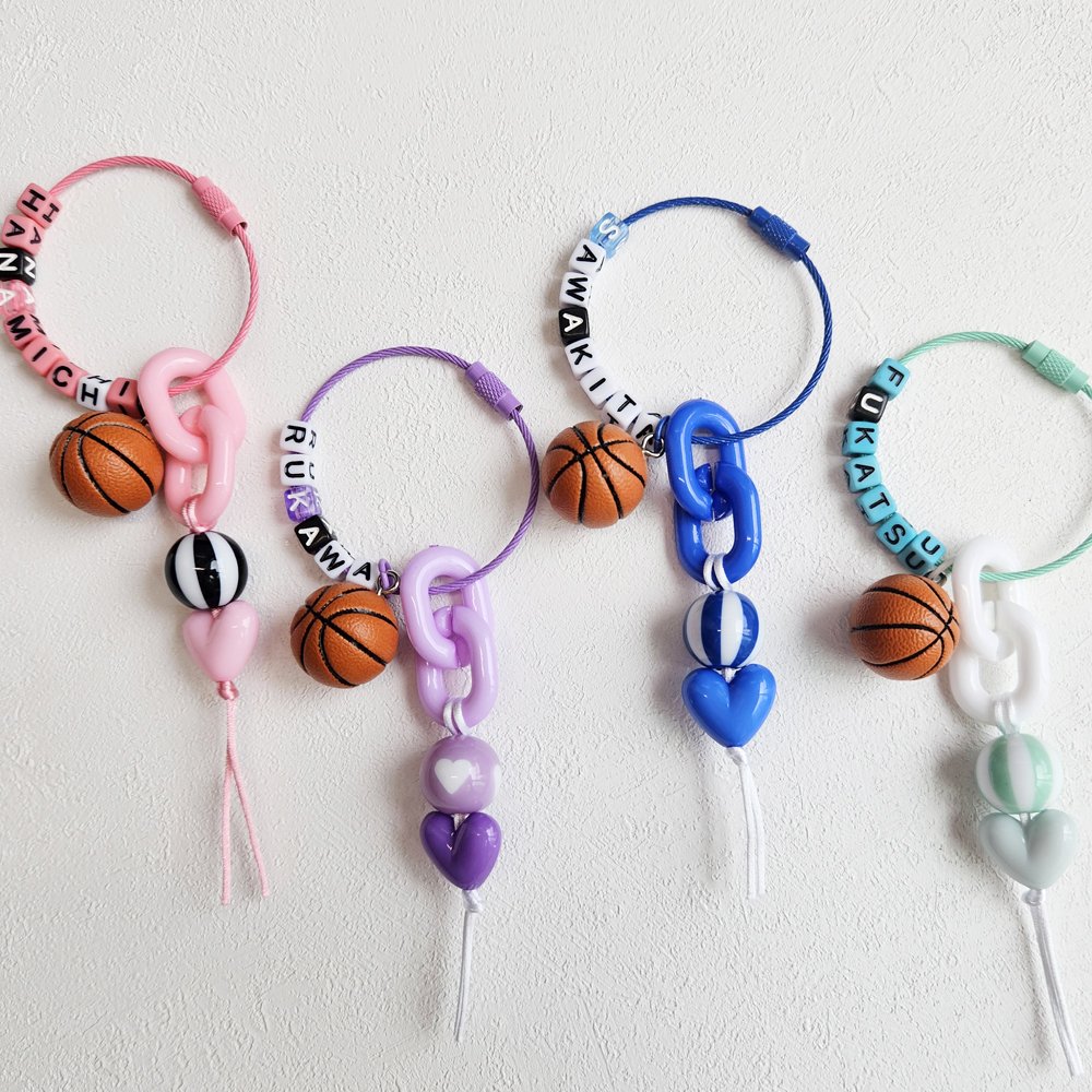 shohoku1997's tweet photo. #슬램덩크 #쇼호쿠 #산왕 [팬메이드]
투명파우치&amp;이니셜키링🏀

탄탄해서 퍼프통없이 피규어넣는
pvc체크파우치
밑단바이어스에 발판끼우면
뒤집어도 안흔들려요😆

동메박 실관하러 간 김에
재료상가 들렀더니 지름신😥😥

#RT + #맘찍 2명 추첨 무료나눔💜
색상, 이니셜은 커스텀
내일 저녁 9시 당발 https://t.co/PiOgisAYmA