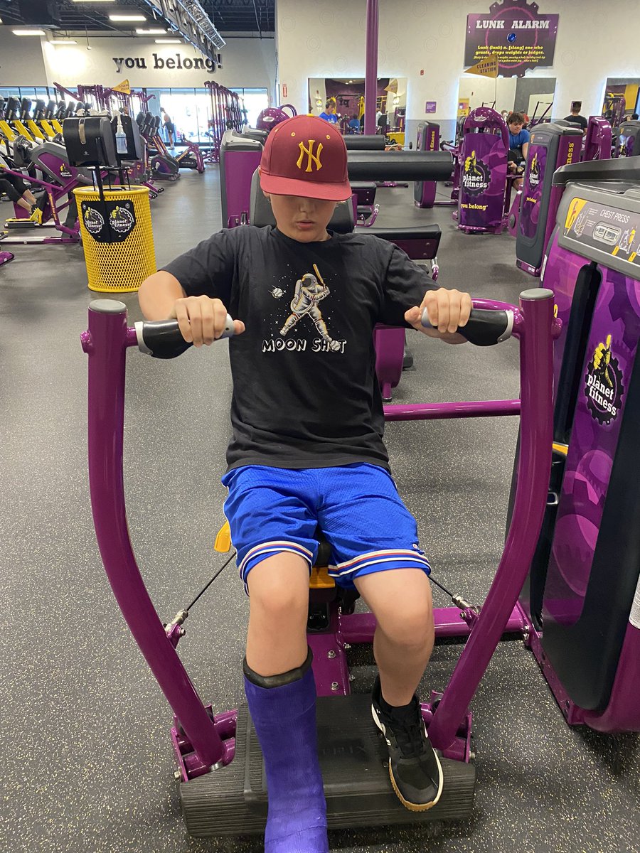 ColeCain_12's tweet photo. Cast on leg still not stopping me from getting stronger #dingercitybaseball #OnTheWayBack #WhereDreamsBegin https://t.co/0U4c9xjZg6