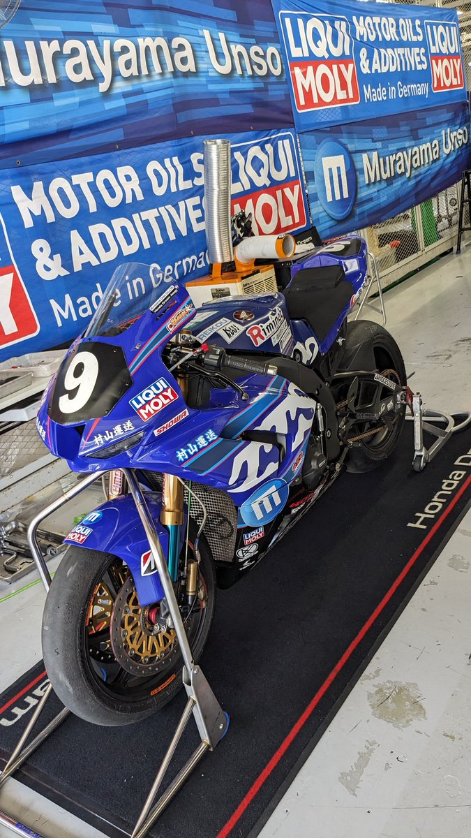 nyaochugu's tweet image. 村山運送の8耐カラーがかっこいい😍