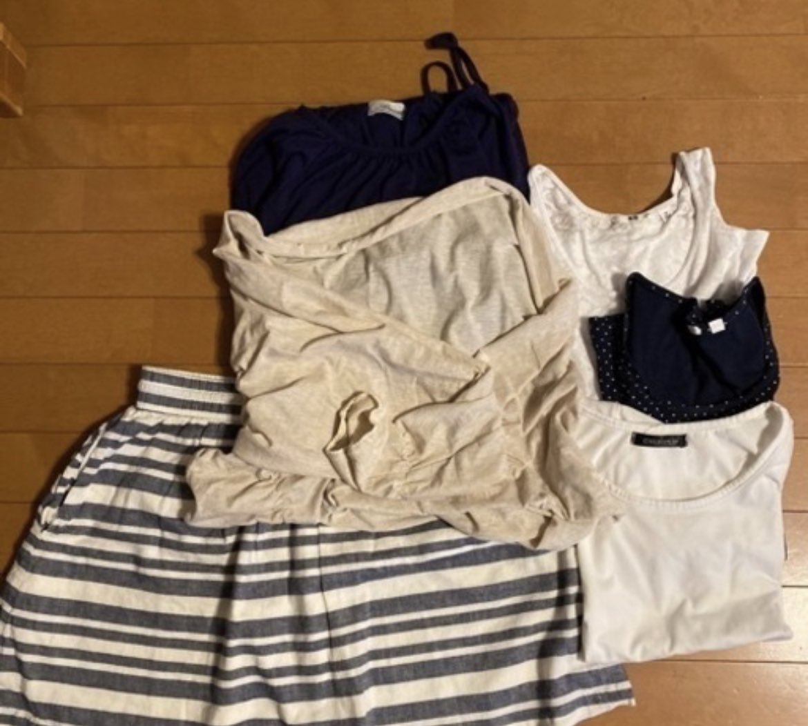 aikachan555's tweet photo. この前着なくなった服譲って欲しいって
言われて譲ってあげたんだけど
何に使ってるんだろー？😍

#裏アカ女子 #裏アカ #裏垢 #フォローお願いします #誰かはなそー https://t.co/ux8EutETDy