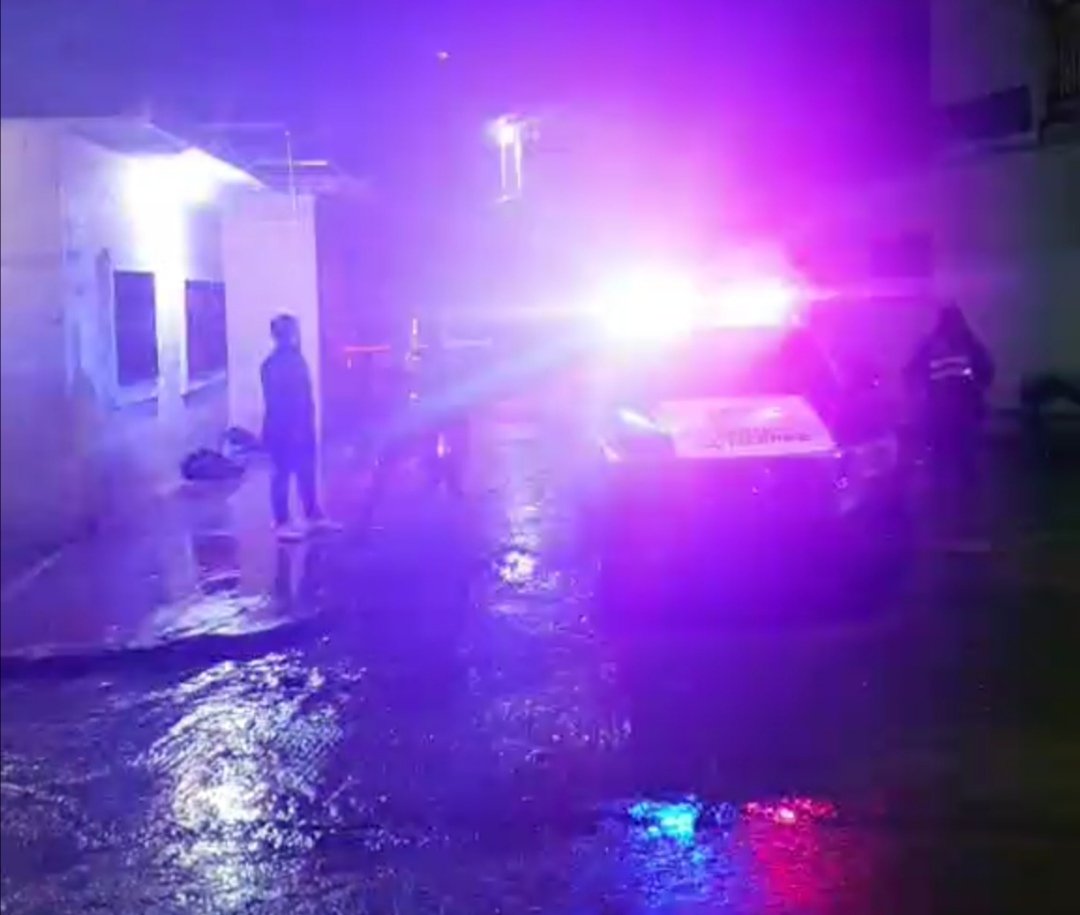 Elcentinelamx1's tweet photo. TUXTLA

Una mujer dejó de existir hace unos momentos en la cerrada central de la colonia Choferes de Tuxtla Gutiérrez. El cadáver fue llevado al Semefo para practicar la necropsia de ley. Vecinos indicaron que era una indigente. https://t.co/fajjmJMeml