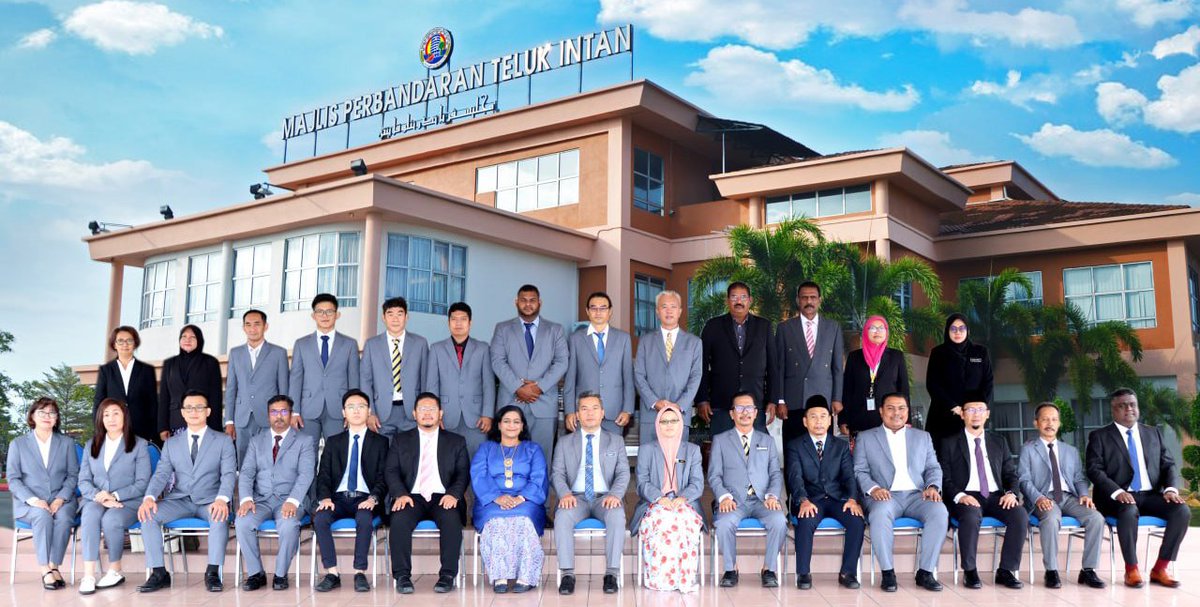 MPTI18's tweet photo. SENARAI "AREA OFFICER" MAJLIS PERBANDARAN TELUK INTAN MENGIKUT ZON BAGI TAHUN 2023 HINGGA 2024

Sebarang aduan dan permasalahan  dikawasan seliaan tuan/puan boleh berhubung terus dengan Ahli Majlis MPTI.

https://t.co/NFrnIClVW4 https://t.co/etSxD7wnMb