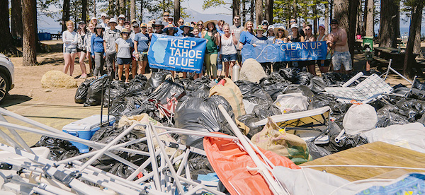 SouthTahoeNow's tweet image. This is unacceptable! 3 tons of #trash left by people at 1 #LakeTahoe beach, in total 8500 lbs picked up by @KeepTahoeBlue volunteers at 6 beaches today.  Who does this?? Thank you, volunteers. @LakeTahoeUSFS @DouglasSheriff  southtahoenow.com/story/07/05/20…