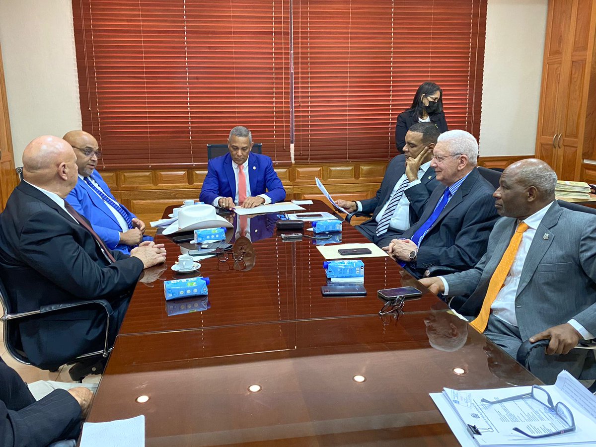 FranklnRomero's tweet photo. Este pasado Miércoles, en la Comisión Permanente de Cultura del Senado, la cual presido, decidimos rendir informe favorable al Proyecto de Ley que declara el día 6 de marzo de cada año, como "Día Nacional en Honor al Doctor José Francisco Peña Gómez". https://t.co/ETpcnTyTqF