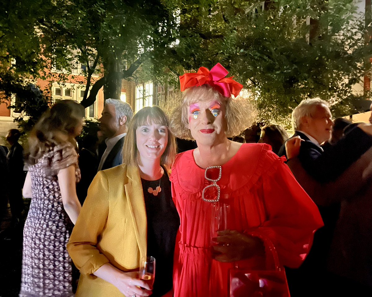 KellyJohnson_80's tweet photo. Not all hero’s wear capes but some wear incredible pink dresses and amazing suits. I was very lucky to meet two of my hero’s last night @Philippa_Perry and @Alan_Measles. Thank you for the chat and stretches! ❤️🤩🤞 https://t.co/piKzDJP6DA