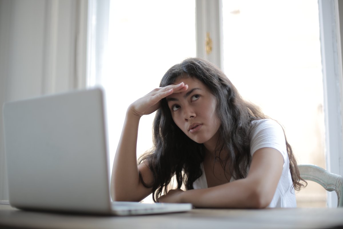 Vervelende collega’s, je ontkomt er niet aan! Ze zijn er in allerlei soorten en maten. En de ene irriteert je vast wat meer dan de andere. We geven je negen tips om hier mee om te gaan: bit.ly/43YDb4g #WerkenindeReisbranche #VervelendeCollega