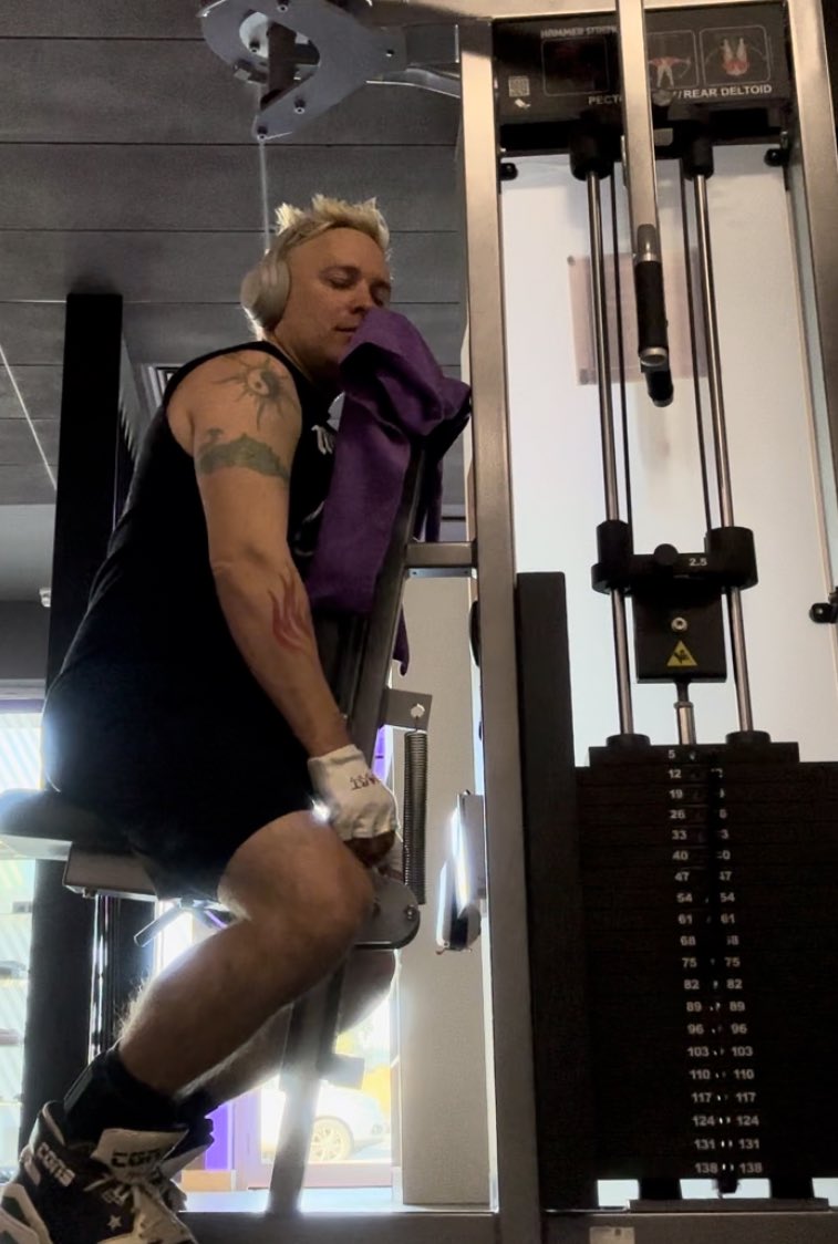 Scottland2007's tweet photo. If I fall asleep a the gym, does it become a rest day? #FuckNightShift https://t.co/L9iBvKila6