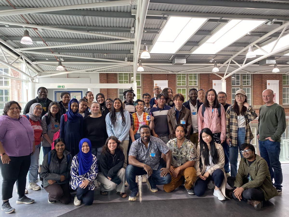 GilesPalaeoLab's tweet photo. Thank you to @Sarah_Cosgriff for delivering an amazing science communication workshop to our #EQUATOR2 geography, earth and environmental science research summer schools participants yesterday! https://t.co/maHtrNsCM4
