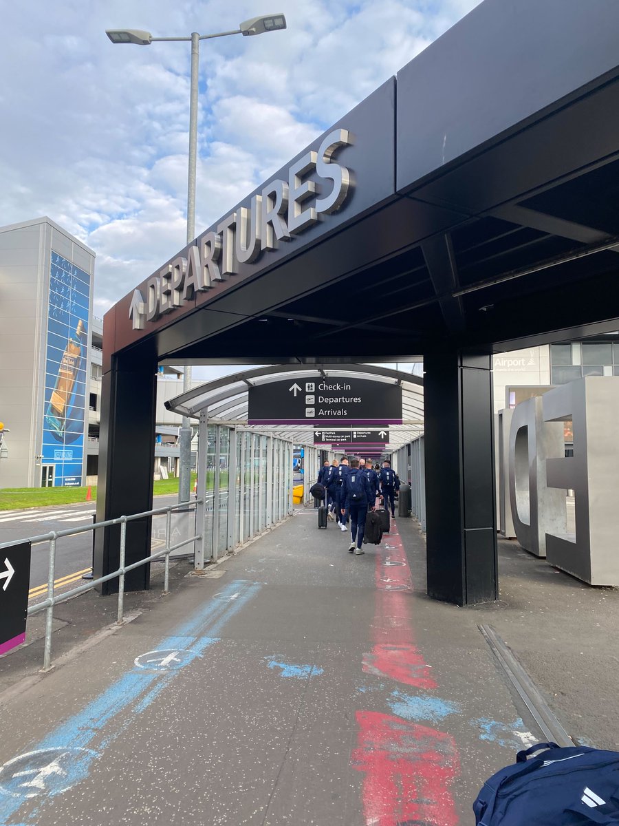 🏴󠁧󠁢󠁳󠁣󠁴󠁿➡️🇺🇸

...and they're off!

Good luck to all of our #TeamScotland squad as they embark on their journey to Sacramento this morning for the 2023 <a href="/homelesswrldcup/">Homeless World Cup</a>! #SameTeam