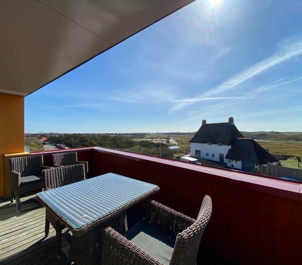 BijzonderHuis's tweet photo. Te koop in ‘Callantsoger Staete’ (100 mtr. van het strand van Callantsoog) Prachtig compleet stijlvol ingericht driekamer hoekappartement op 3e etage met een geweldig vrij uitzicht! Kijk op https://t.co/MxLGaC1J6s #callantsoog #investeren #investment #appartement #apartments https://t.co/nQse1ZXyhX