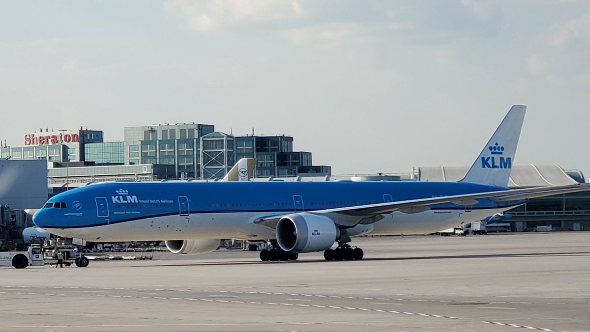 veryboeing's tweet photo. KLM #B777 -306(ER) #PHBVG ready to head to work at CYYZ https://t.co/1sSP6Wo4bc