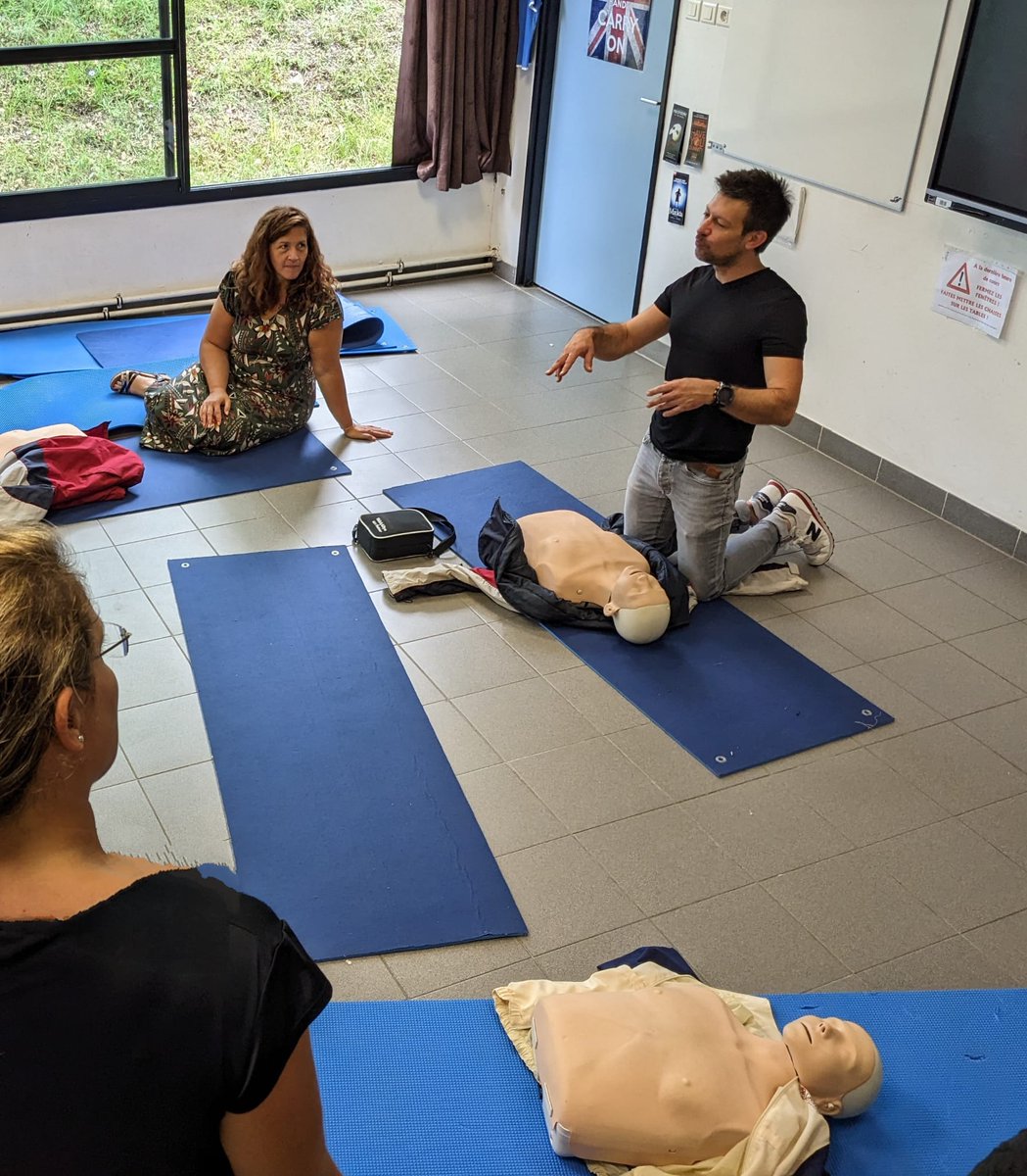 🩹⚕️🩸 Formation PSC1 pour 30 enseignants du collège: des formateurs au top et des apprenants très studieux....enfin presque!!!
Validés et fin prêts pour la rentrée dans tous les cas!!