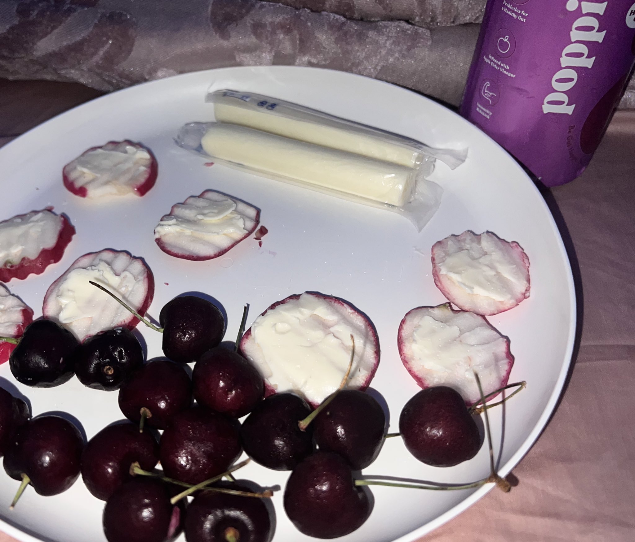 Kloe 💕 Top 0.96 on Twitter "Just a quick snack before bed. Radishes