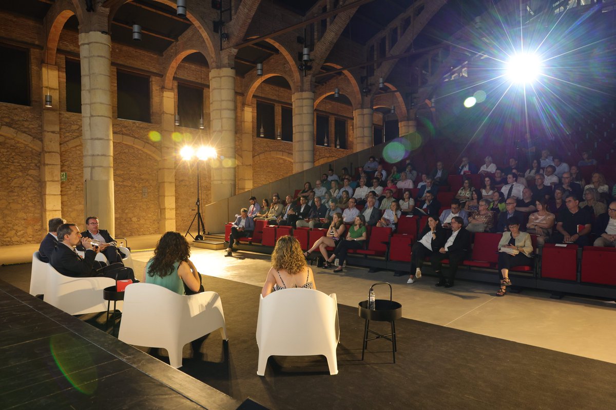 icfcat's tweet photo. Taula rodona per escoltar empreses del Camp de Tarragona: @copyvalls, Ass. Taller Baix Camp i #VinyesdelTerrer, acompanyats pel director de desenvolupament de negoci, Antoni Vallès.
Les tres han impulsat projectes de transició verda, reindustrialització i transformació digital. https://t.co/EYiNc7khTF