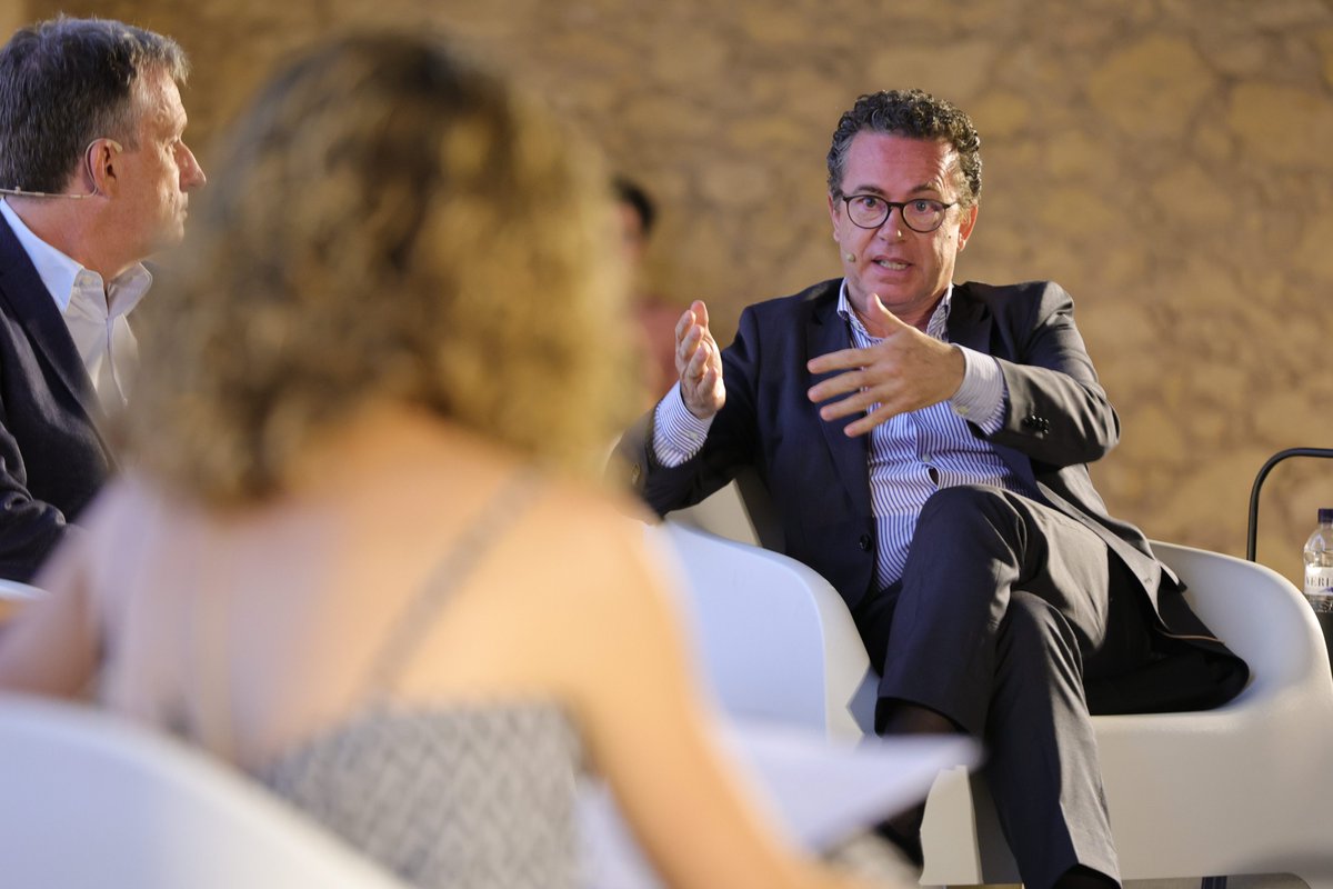 Taula rodona per escoltar empreses del Camp de Tarragona: <a href="/copyvalls/">Copy Valls®</a>, Ass. Taller Baix Camp i #VinyesdelTerrer, acompanyats pel director de desenvolupament de negoci, Antoni Vallès.
Les tres han impulsat projectes de transició verda, reindustrialització i transformació digital.