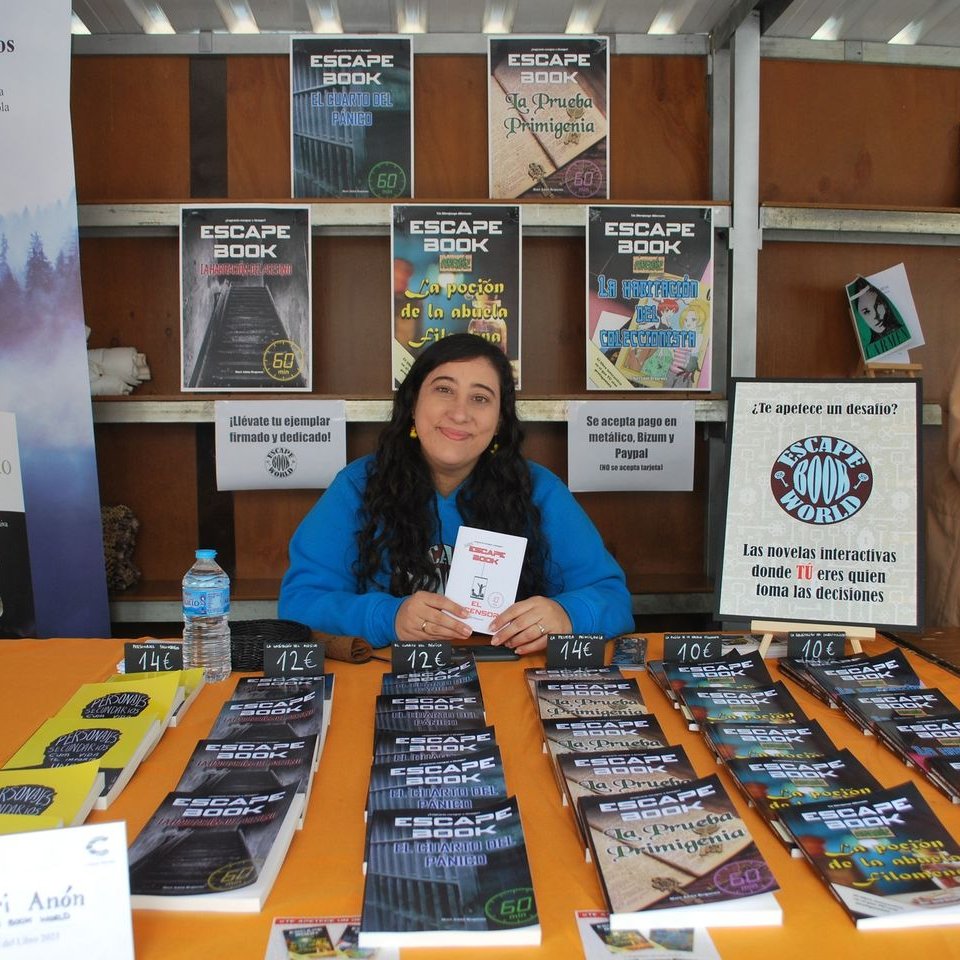 EscapeBookWorld's tweet photo. ¡Hoy monto Stand en la Marbecon!
No será como el de la foto pero...lo haré con el mismo cariño que siempre.
Pasad a verme si estáis por Marbella (Málaga) 😘
#eventos #stand #marbecon #libros #escapebook #escapebookworld #planes #planmalaga #malaga #Marbella @MangaMarbella https://t.co/wZaUwgUyrW