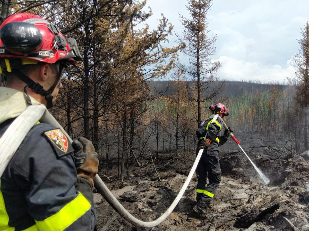 riisc_1's tweet image. ⚫️ #Hommage : Nos sapeurs-sauveteurs de l&apos;#UIISC1, déployés face aux feux de forêt au #Canada ou réunis au #régiment, ont rendu hommage au sergent Dorian Damelincourt des @PompiersParis, leur frère d&apos;armes mort au feu ce 3 juillet.🧑‍🚒🇫🇷
