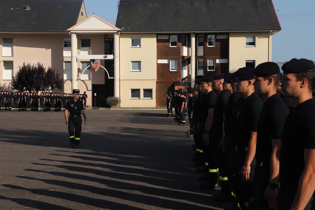 riisc_1's tweet image. ⚫️ #Hommage : Nos sapeurs-sauveteurs de l&apos;#UIISC1, déployés face aux feux de forêt au #Canada ou réunis au #régiment, ont rendu hommage au sergent Dorian Damelincourt des @PompiersParis, leur frère d&apos;armes mort au feu ce 3 juillet.🧑‍🚒🇫🇷