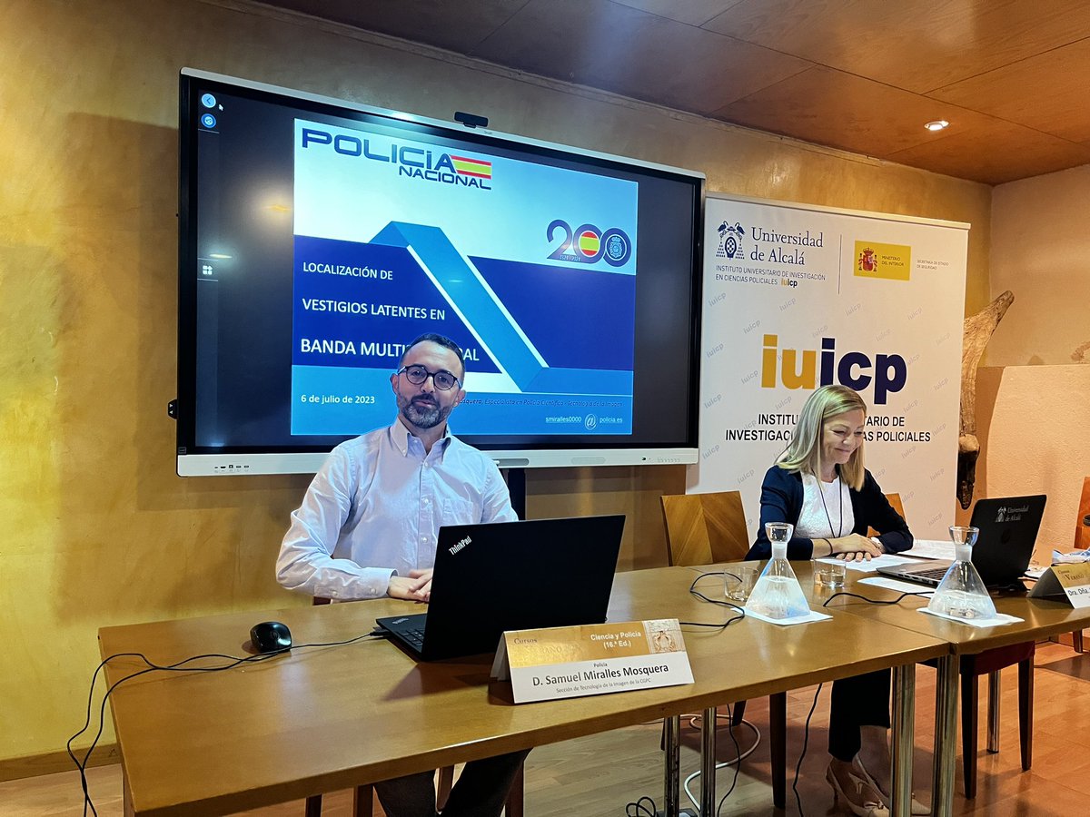 Seguimos con D. <a href="/samumiralles/">Samuel Miralles Mosquera</a> y su ponencia sobre “Localización de vestigios en banda espectral”
<a href="/policia/">Policía Nacional</a> 
Tecnología de la imagen forense
