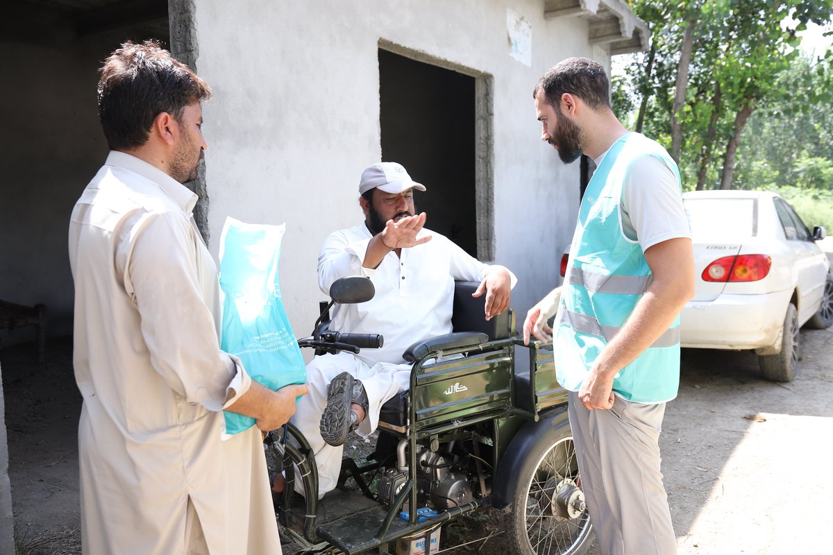 HelpInNeed_PK's tweet photo. #HELPINNEED team is grateful for the presence of our guests from #Hasene who joined us for Eid and Qurbani celebrations. Together exemplified, inspired hope and the true essence of Qurbani by standing together with our brothers and sisters in need, #SharingJoy, #SharingBlessings https://t.co/r5cJM6xJOV