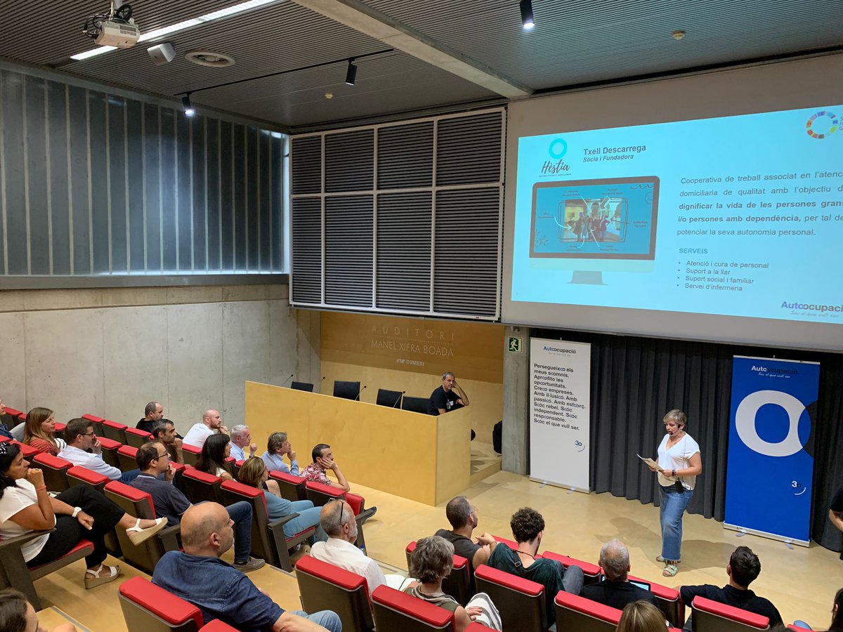 autoocupacio's tweet photo. Ahir es va celebrar un nou #StartupHuddle al @ParcUdG a #Girona! 🚀

👉 Les empreses Escape The Town i Hèstia Benestar van presentar els reptes als que s'enfronten. I després, vam fer una activitat de #networking!

Ens veiem a la propera! 🙌

#socelquevullser #mentoring https://t.co/92Bh121Izi