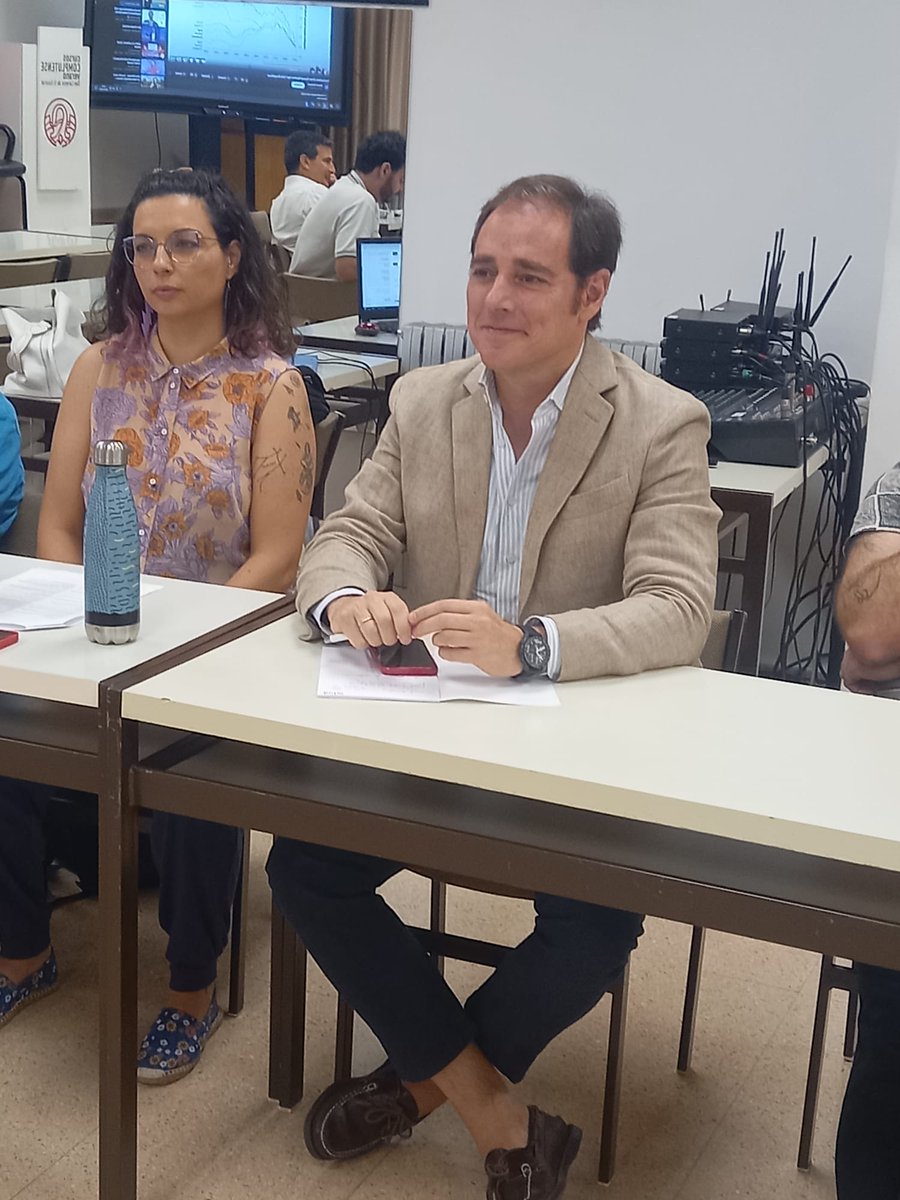 madrimasd's tweet photo. 2º día del curso "Open Innovation 2.0" en @CursosVeranoUCM . Nuestros ponentes: Mark Kavelaars, @Swanlaab , Javier López-Huertas, @ProsegurES, y David García, SILO Company. Hablamos de #startups, #venturecapital,  #fondosdeinversion,  #aceleradoraspublicas, #talento #innovacion https://t.co/421t0V4Y0Q
