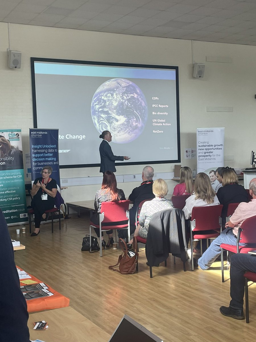 BridgetheGapFW's tweet photo. So great to hear Richard from @csr_accred explain how CSR is essential for business sustainability and growth - so many points for leaders to reflect on #emcsr23 #TheHopeProject #ChangeTheStats @DerbyUni @EMChamberNews 🌈💚 https://t.co/jGUBYmQkdD