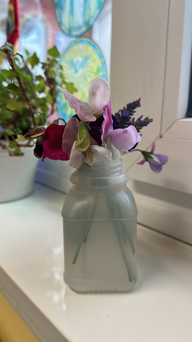When your admin brings you sweetpeas so the office smells amazing 💕
@JohannaL75 Diolch.