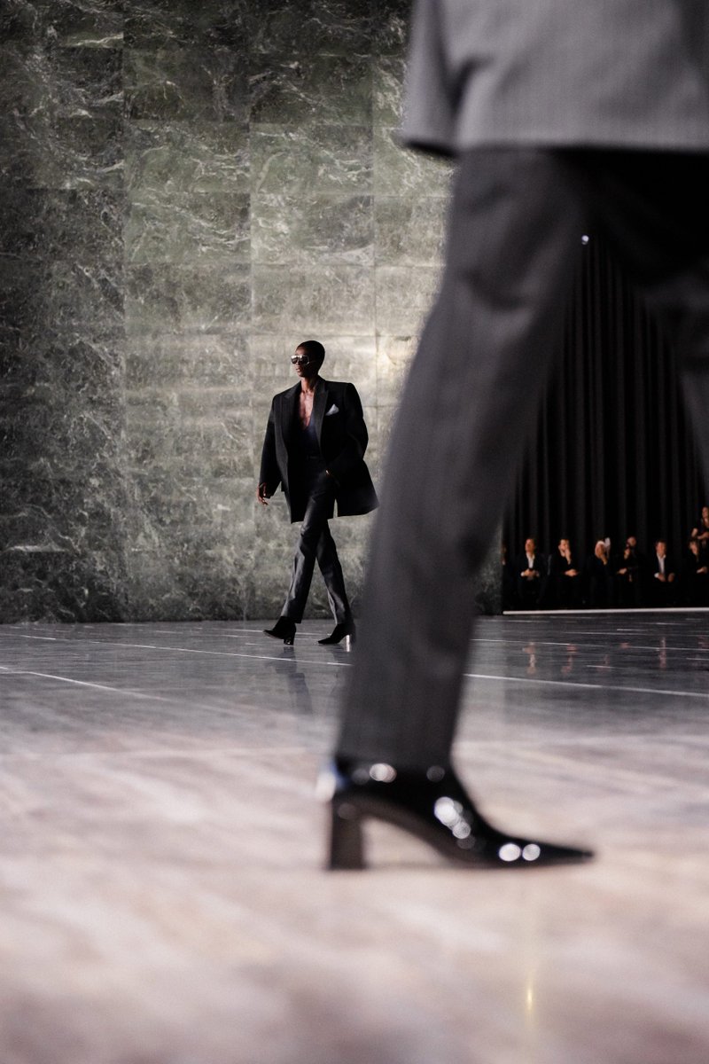 KGDAwards's tweet photo. #KGDAsharing
▼ Inspiration
Saint Laurent stages menswear show at Mies van der Rohe's Neue Nationalgalerie

Source: Dezeen

Read more on our website: https://t.co/BNFMNmdSJJ
Instagram: https://t.co/ISAoTckDe1
.
#KGDA #kgdaward #kgdawards #design #architecture  #interiordesign https://t.co/zB8iFs8E5e