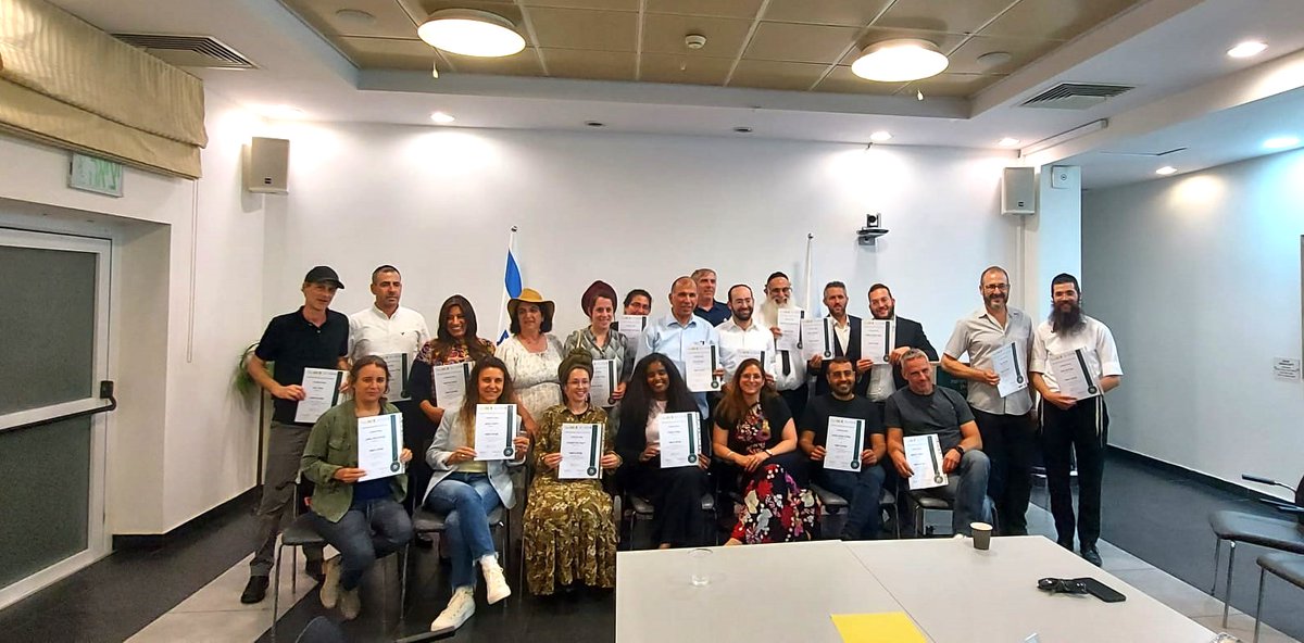 25 פעילים חברתיים מחלקים שונים בחברה הישראלית התכנסו ללמוד יחד על גישור, על החברה הישראלית ועל המחלוקות בה.

השבוע, הסתיים קורס הגישור שלנו בשיתוף התוכנית ללימודי ניהול ויישוב סכסוכים ומו"מ בבר-אילן, עמותת בלנדר ומיזם פלוגתא. אנחנו מאחלים בהצלחה למגשרים החדשים!
<a href="/Bar_ilan/">אוניברסיטת בר-אילן</a>