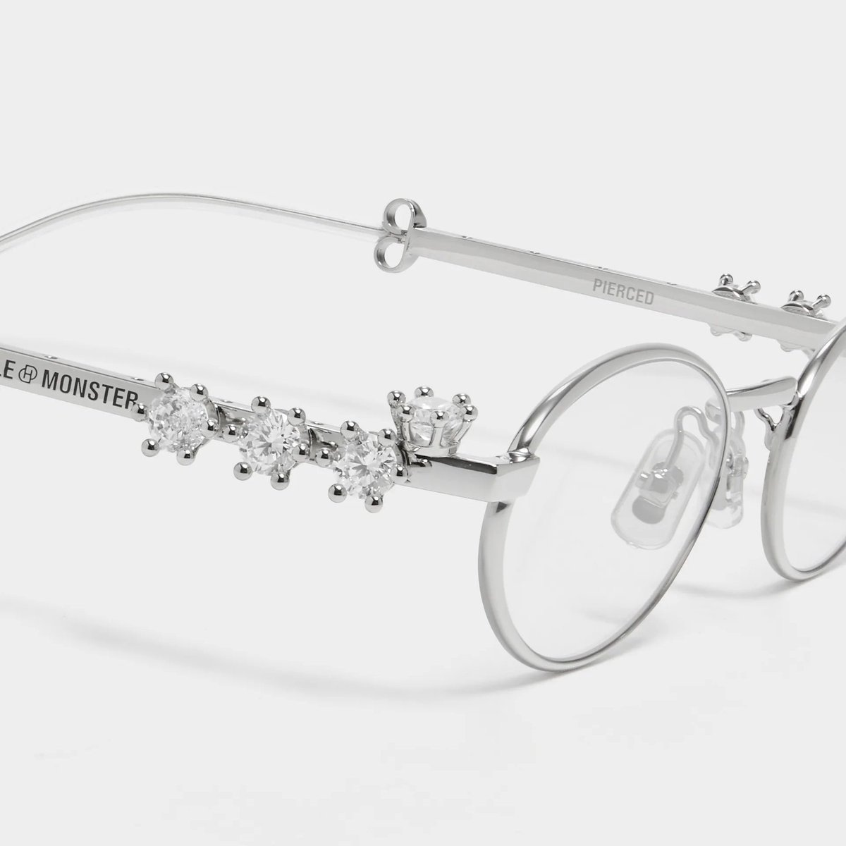 StreetFashion01's tweet photo. Gentle Monster x D'heygeres Eyewear (2023) https://t.co/YhmJLtZnQn