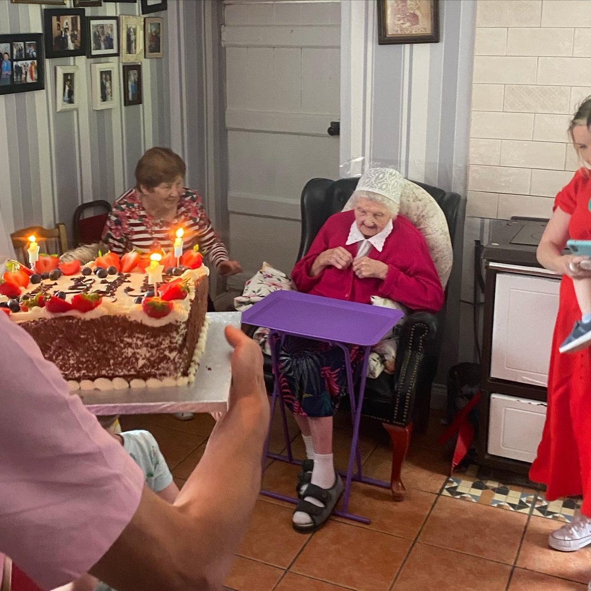 Hynesyyyyy's tweet photo. 108 Years of Life 🤗 Lovely day yesterday to mark our Granny Tierney’s birthday. Now the second oldest Irish born in the country ❤️ Would love to know more about other Irish supercentenarians out there! https://t.co/oylFyJGM8Q