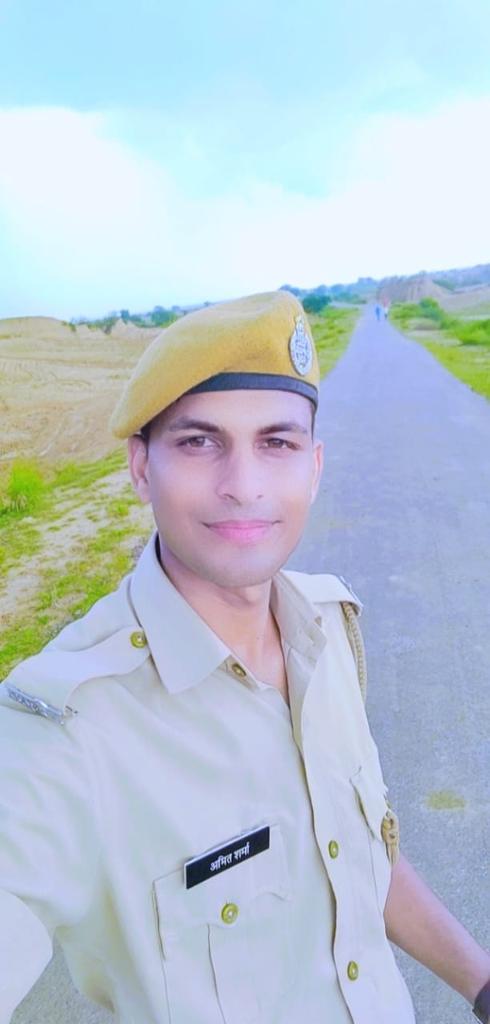 DholpurPolice's tweet photo. कानि. भूरा मीणा सायबर सैल, कानि. श्री सुनील कुमार सायबर सैल, कानि. अमित शर्मा सायबर सैल व नीलेन्द्र कुमार राघव सायबर सैल धौलपुर को 'महानिदेशक पुलिस प्रशस्ति डिस्क एवं प्रशस्ति रोल' मिलने पर हार्दिक बधाई एवं शुभकामनाएं| 
#RajasthanPolice
@PoliceRajasthan 
@IgpBharatpur https://t.co/Af9NQMLwrE