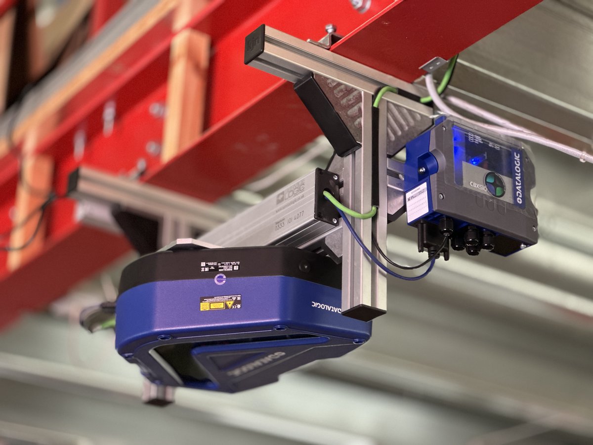 ServiceLogic's tweet image. Top face barcode scanning using the @DatalogicGroup #DX8210 Omni-directional laser scanner. 650mm depth of field reading on a 0.25NB.  Another happy customer.