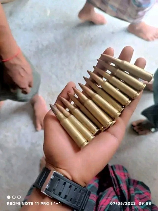 MannShein1's tweet photo. Tw// weapons, People's Defense Force-Kamma had finished the barbaric SAC police while shopping in #Kamma town,#Pakkouk township,#Magway Div at abt 09:00 hrs,Jul5. Confiscated a gun& bullets.
#MudererMinAungHlaing
#LegalizationOfNUG
#2023Jul6Coup
#WhatsHappeninglnMyanmar https://t.co/l4c3wrj9QC