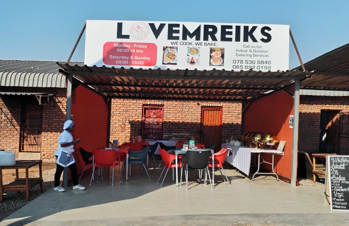 unwomenSA's tweet photo. We love to see women’s progress. Morakana Molalathoko was part of the 1st cohort of #AWOME trainees in Musina in 2018 when she has just started LoveMreiks Kitchen. Today she runs a successful catering business &amp;  employs 4 people. Here’s the before &amp; after. Pics: @debeersgroup. https://t.co/222nO81Lkb